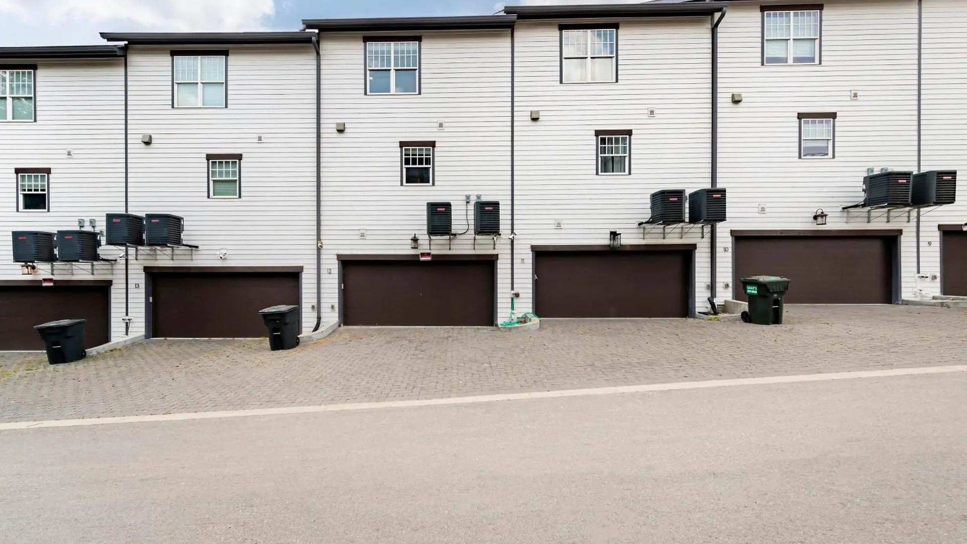 Holiday home Waverly By Avantstay Nashville-Inspired Townhome W Luxury Kitchen Pool Table