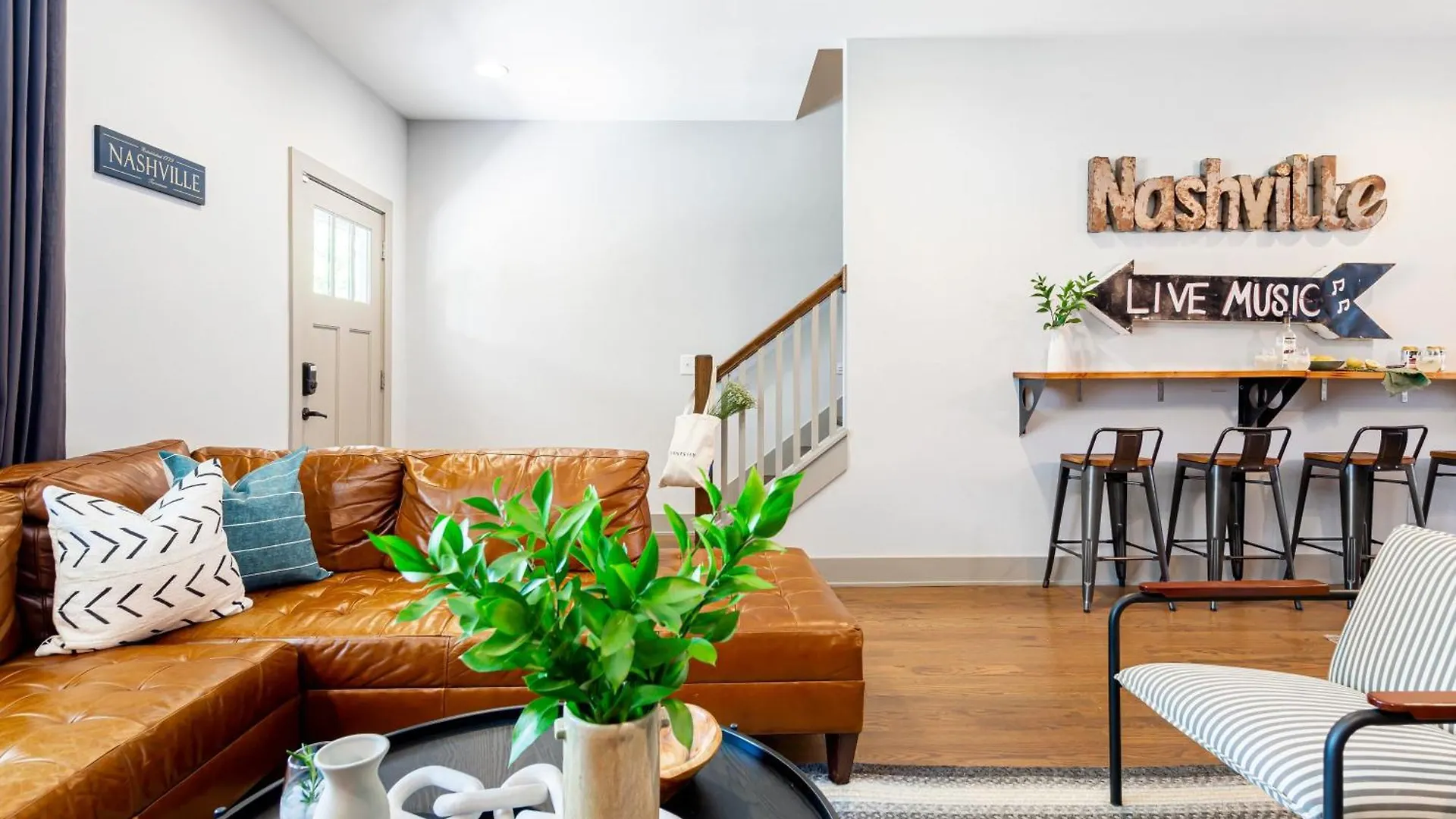 Waverly By Avantstay Nashville-Inspired Townhome W Luxury Kitchen Pool Table