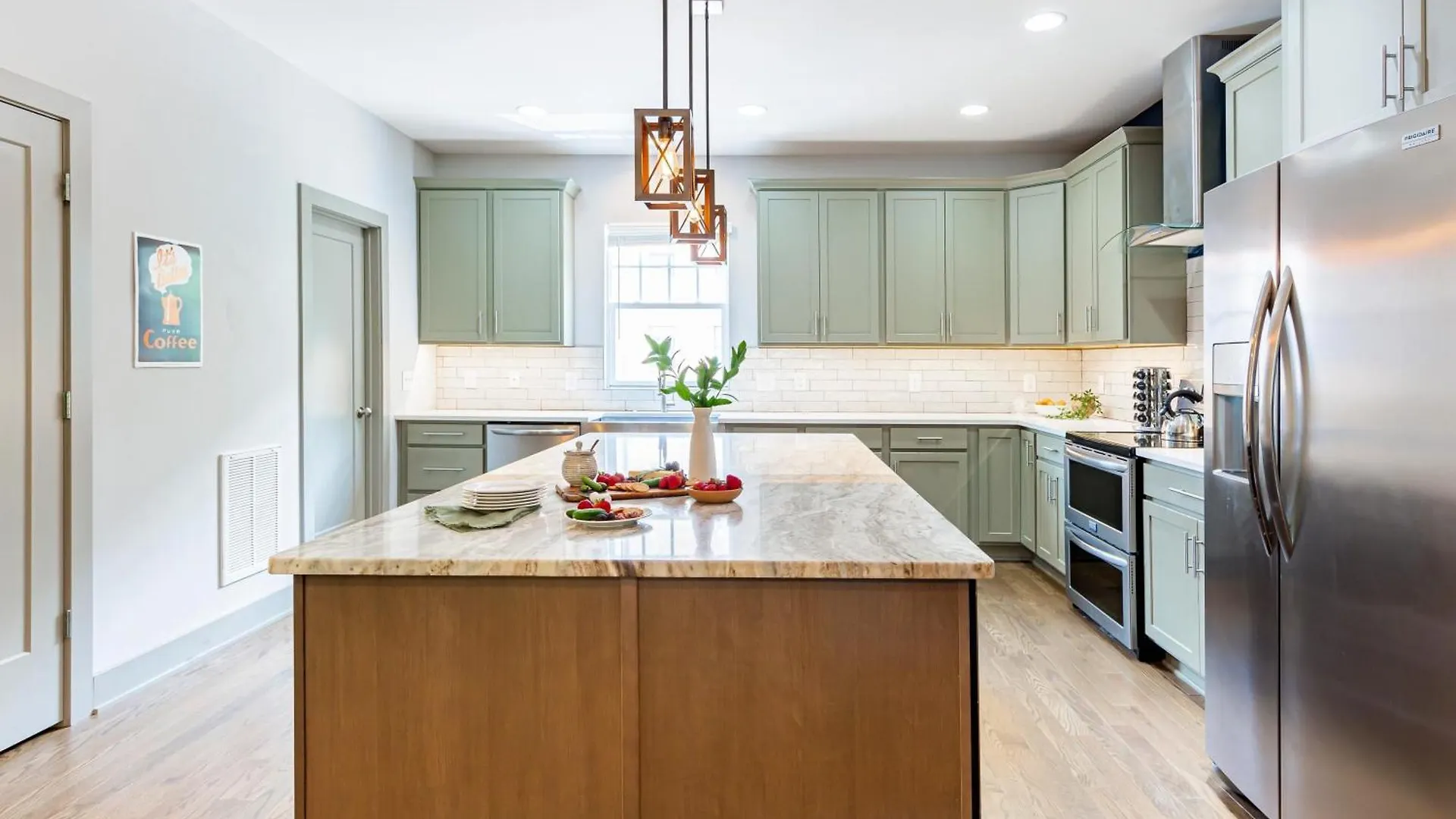 Waverly By Avantstay Nashville-Inspired Townhome W Luxury Kitchen Pool Table